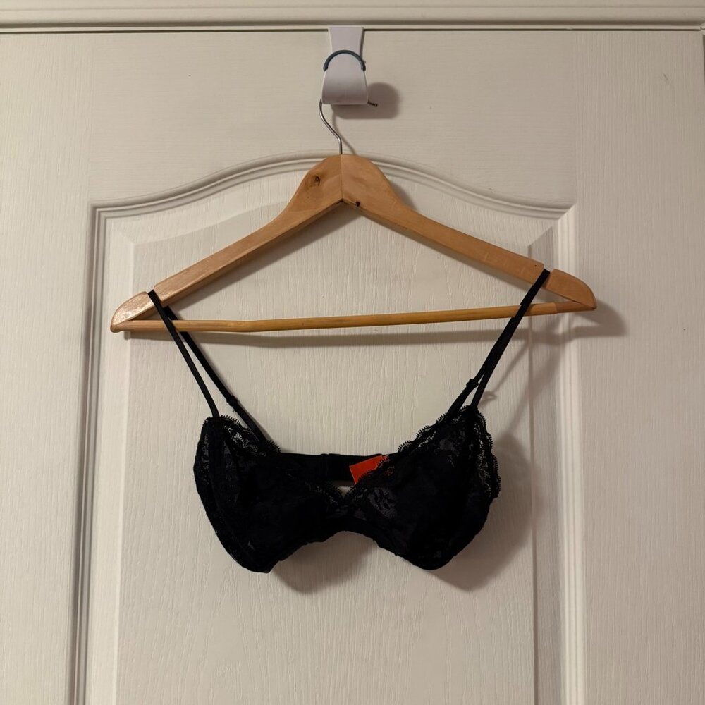 ⭐️ $5, spend over $20 - Joe Fresh Black lace bralette size small